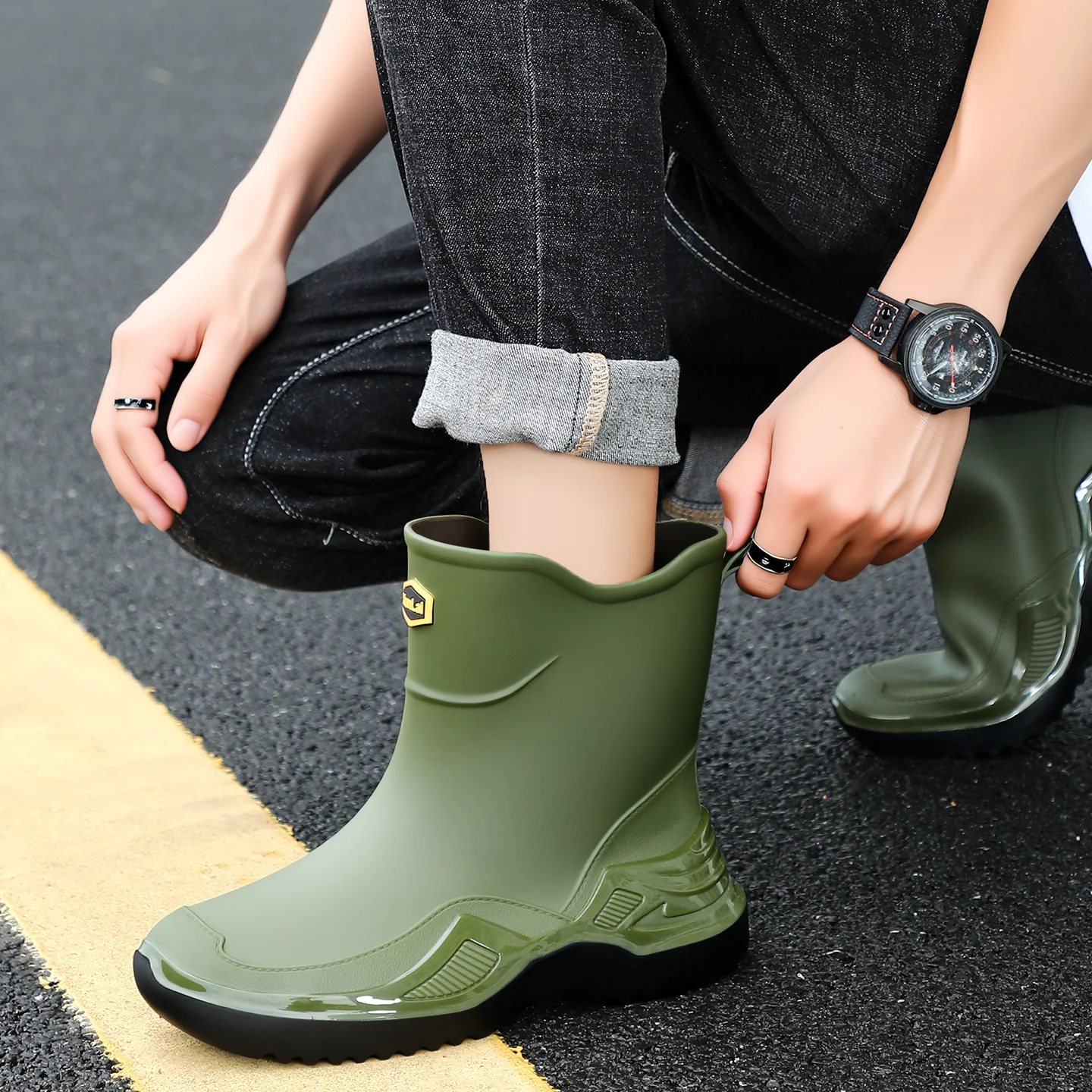 European and American fashionable men's rain boots, mid tube rain boots, anti slip water shoes, short tube velvet rubber shoes,