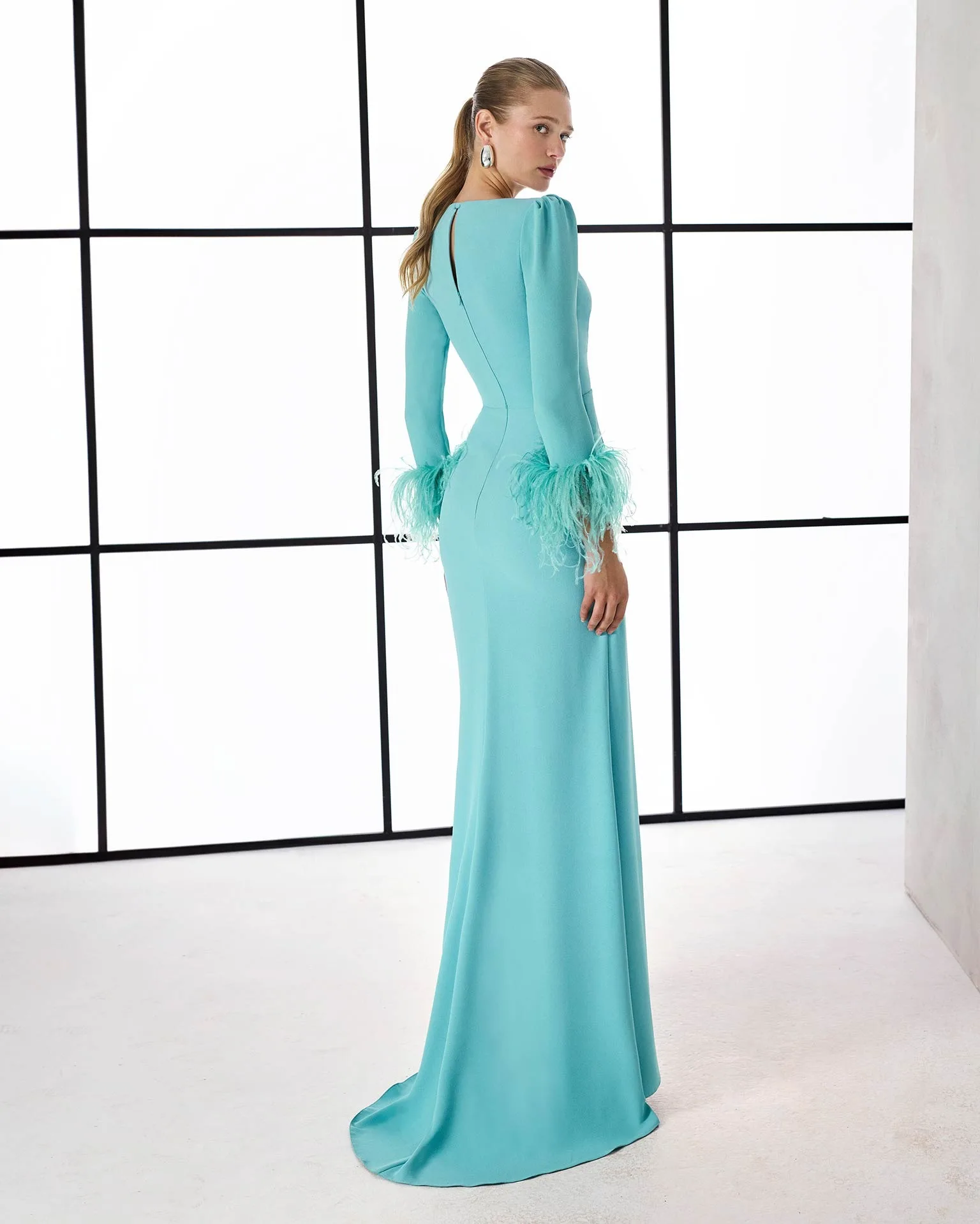 ميلا نساء أخضر نعناعي على شكل حرف v فساتين لحضور الحفلات الموسيقية كم طويل ريشة الكفة تويست الجبهة مخصصة مساء رسمي vestidos de gala 2025