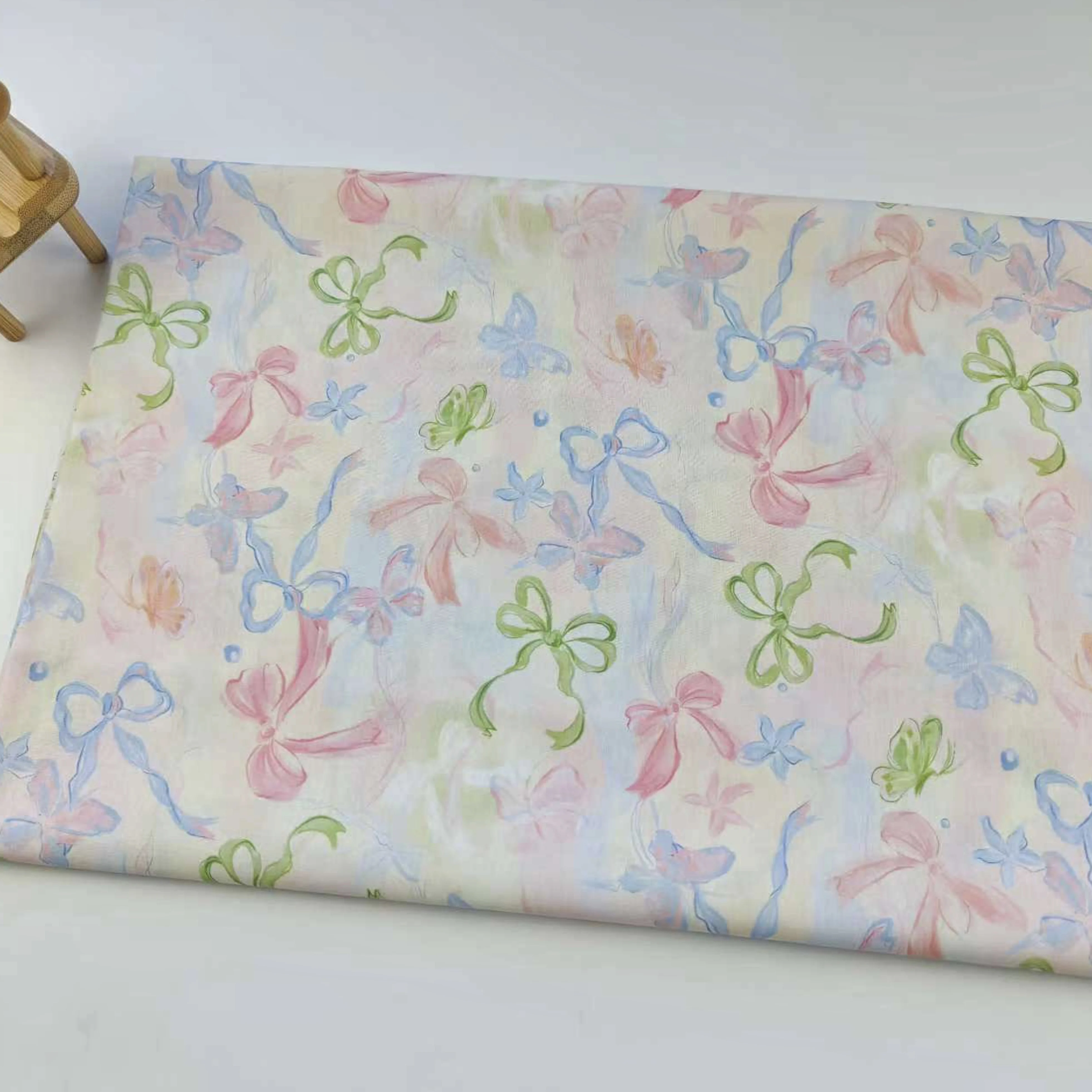 Baumwoll-Popeline-Stoff in Makronen-Farben mit Schleife, Geeignet für Frühlings- und Sommerkleidung, Kinderkleider, Handarbeiten und Produktion – Detail 6