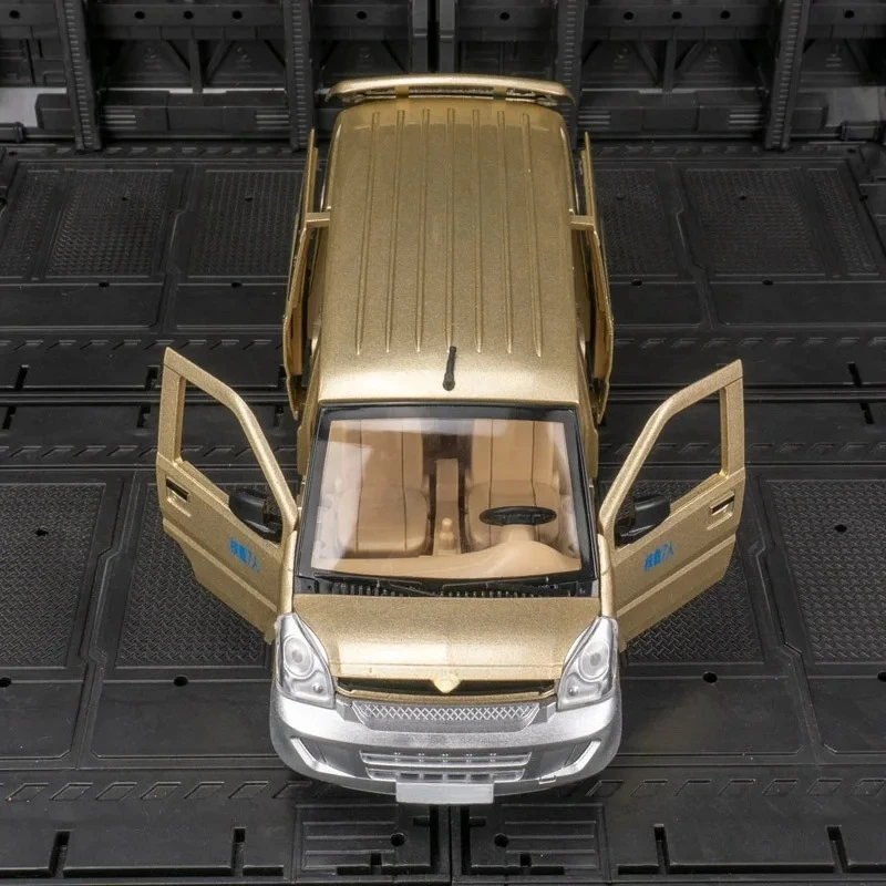 โมเดลรถโลหะผสม Wuling แบบกล่องจำลองสเกล 1:24 พร้อมประตู ฝากระโปรงหน้า และฝากระโปรงท้ายที่สามารถเปิดได้ เหมาะสำหรับเป็นของขวัญสะสมสำหรับเด็ก