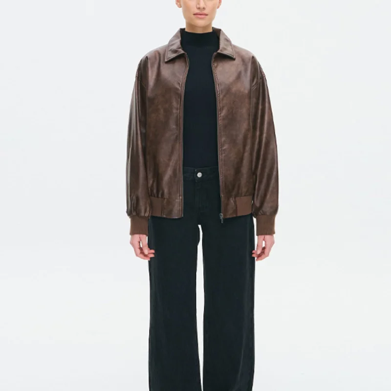 سترة جلدية PU أنيقة متعددة الاستخدامات مع طية صدر السترة وسحاب ريترو فضفاض معطف قصير كاجوال أنيق موضة الخريف ملابس خارجية نسائية ملابس الشارع