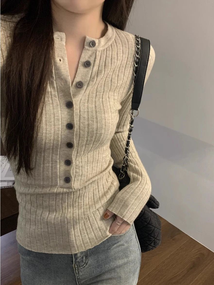 Dopne ing Maglione lavorato a maglia bianco da donna Primavera f Colletto aperto Bottoni Morbido maglione con strato base giovanile Abbigliamento interno
