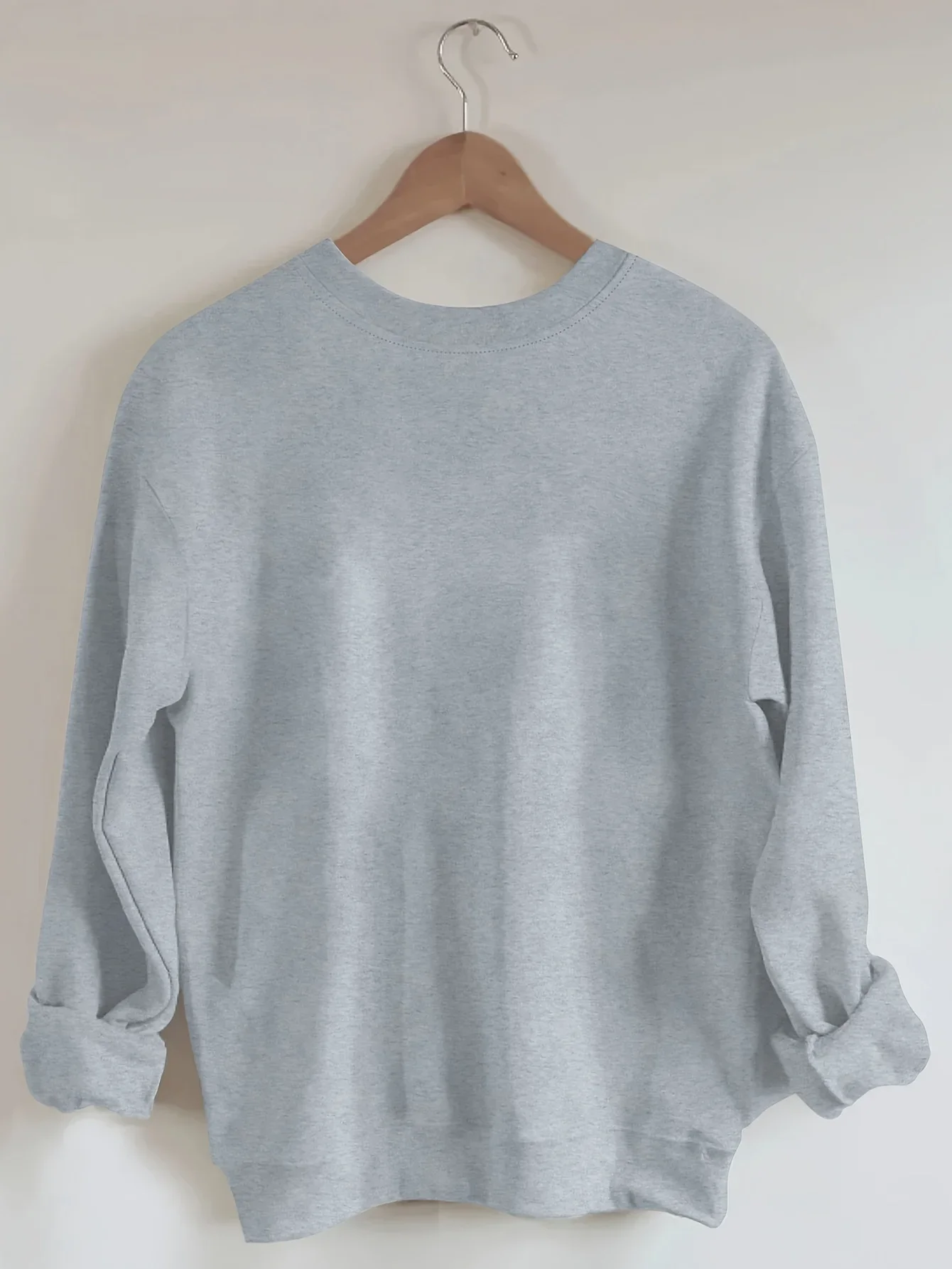 بلوفر نسائي غير رسمي موديل 2025 مطبوع عليه اليوم بأكمام طويلة ورقبة دائرية ومناسب عادي لخريف وشتاء بقلنسوة