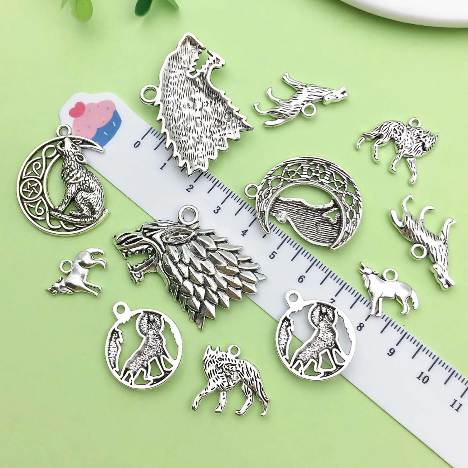 10/12pcs Antique Silvery Wolf Design Charms Alloy Animal Pendants For DIY Bracelets Necklaces Jewelry Making Accessories