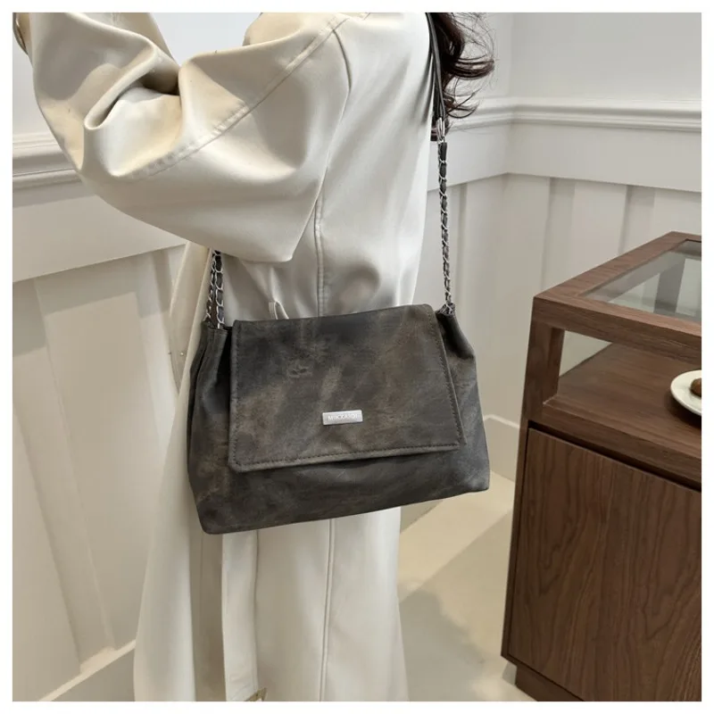 

High-quality Retro Large-capacity Shoulder Bag Slung Tote Bag Female 2024 New Chain Commuting Fashion Joker Shoulder Bag