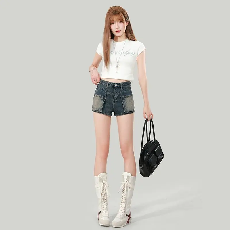

High waisted A-line denim shorts for women in summer, popular for slimming, large pockets, wide legs, sweet and spicy hot pants