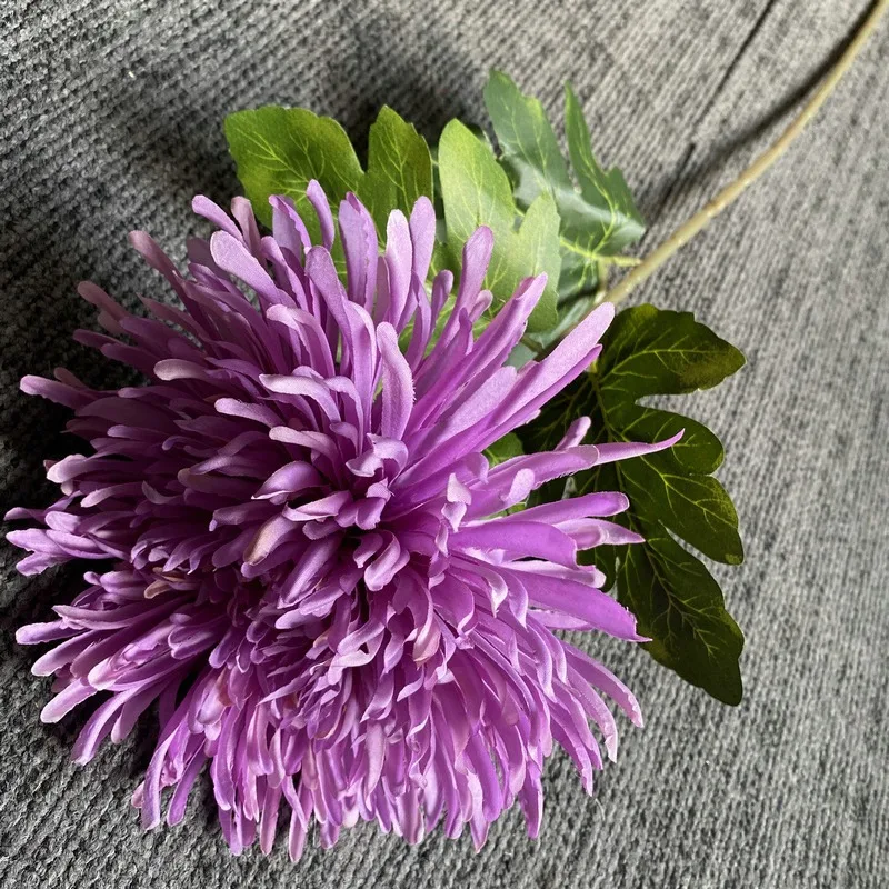Künstliche Drachenklaue-Chrysantheme aus Seide – realistische Kunstblume, Schlafzimmer-/Wohnzimmer-Desktop-Dekoration, ideal für Weihnachtsdekoration – Detail 11