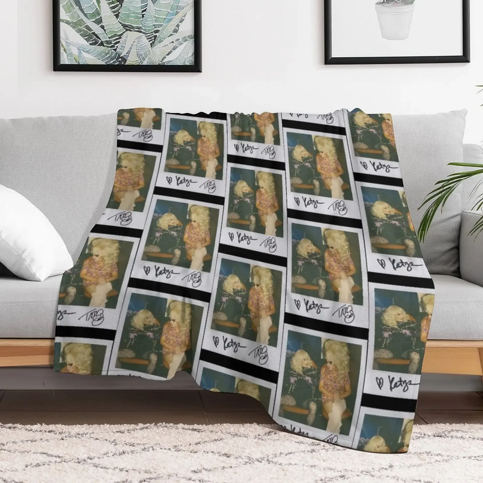 TRIXIE AND KATYA PUSSY WATCH Throw Blanket Decorative Soft Throw Blanket for Couch Sofa