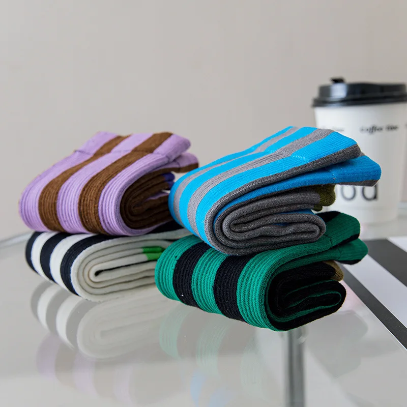 1 Pair Dual Tone vertical Stripe Line Design Women's Sports Pure Cotton Simple Comfortable Fashionable Mid Tube Socks