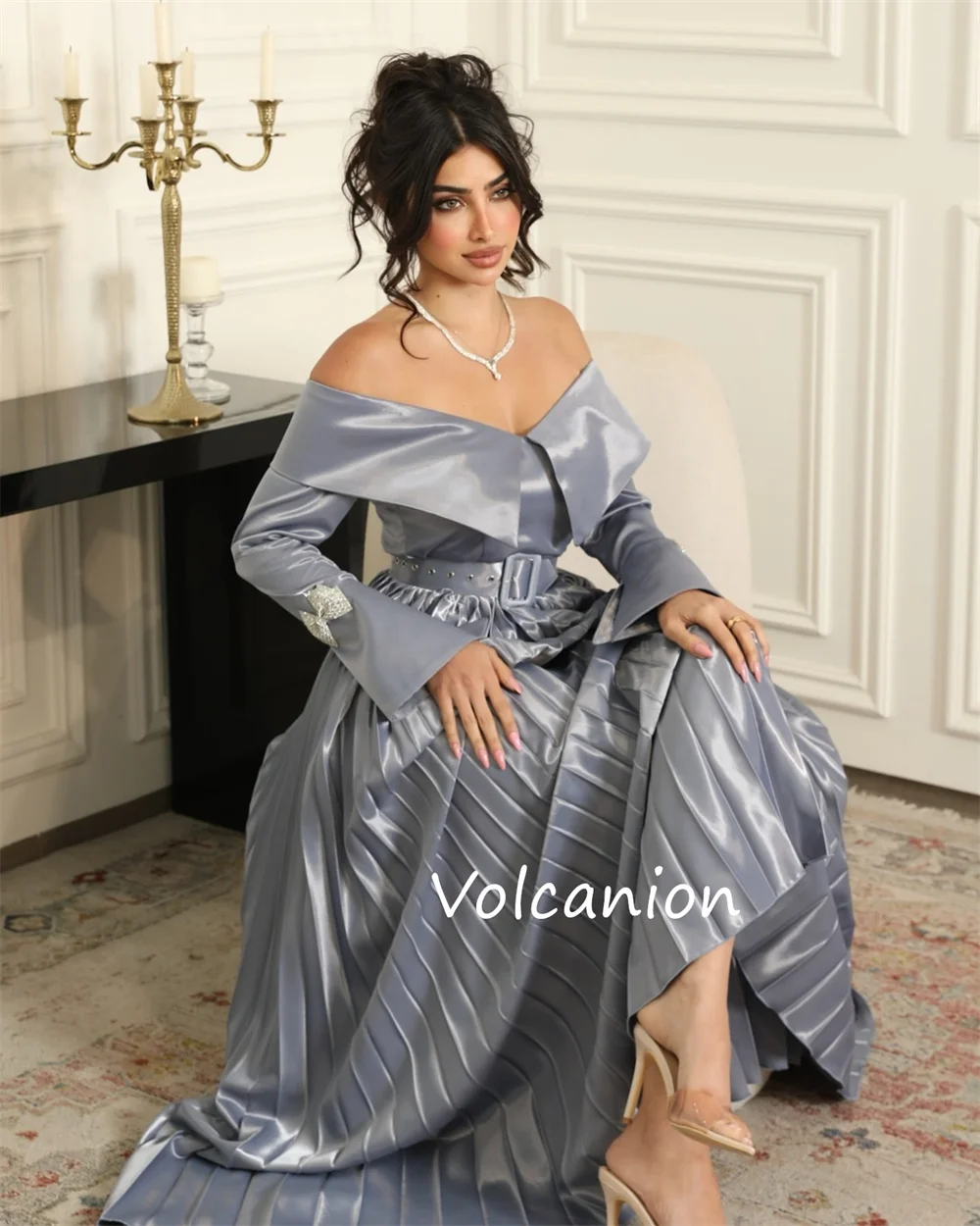 فساتين طويلة مخصصة بطيات شارميوز رشيعية على شكل حرف a مكشوفة الكتف مناسبة مخصصة رائعة