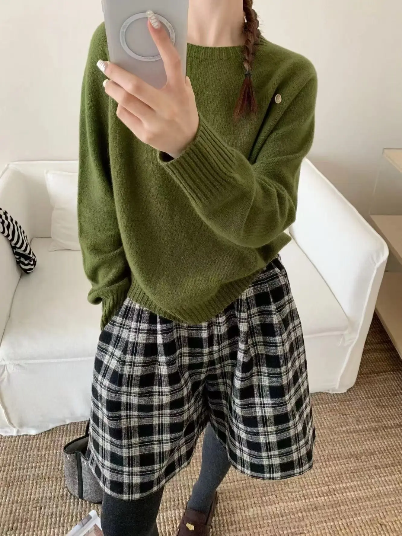 سترة صوفية على الطراز الكوري برقبة دائرية بلون سادة وقاعدة من الصوف المحبوك #5