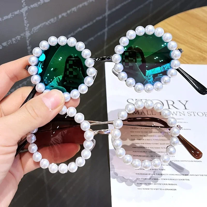 New Luxury Pearl Sunglasses Women Fashion Metal Frame Round Sunglasses Brand Designer Imitation Pearl Gradient Sun Glasses UV400