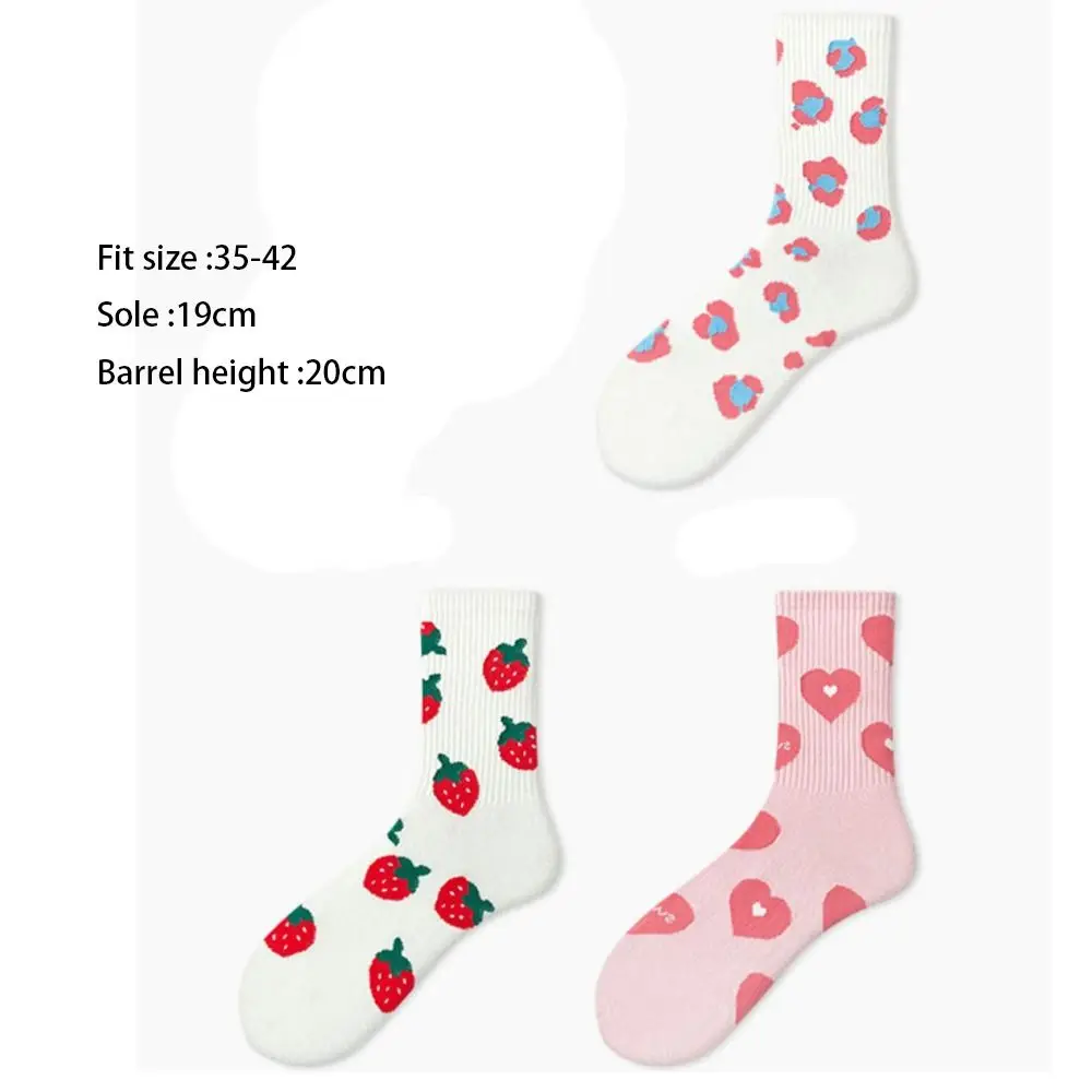 Calcetines de algodón con corazón de fresa para mujer, transpirables, informales, cómodos, deportivos, absorción del sudor