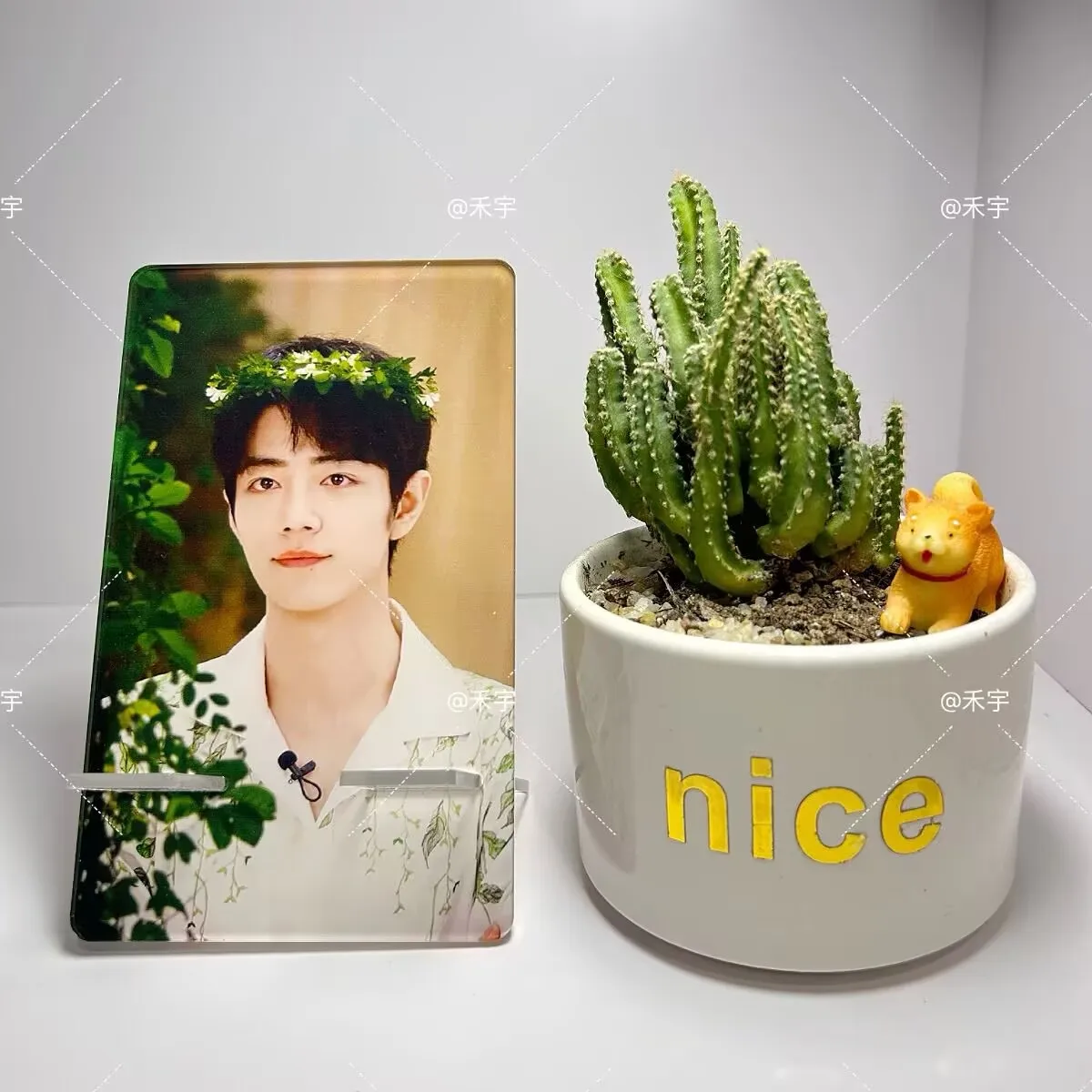 حامل الهاتف المحمول Xiao Zhan علامة واقفة على شكل إنسان من الأكريليك الإبداعي، أداة مشاهدة المسلسلات التلفزيونية لشخص كسول، نجمة