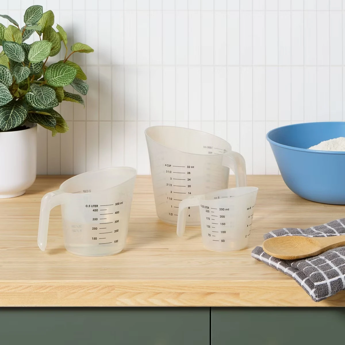 Set of 4 Liquid Measuring Cups Kitchen Measuring Cup Set Cup Measure Cups with Handle in Blue Green Red White