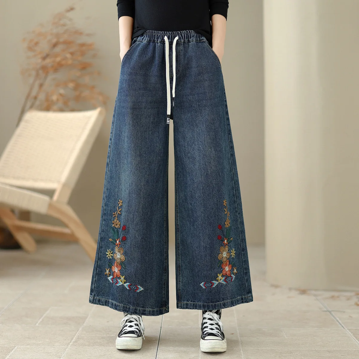 Nowe jeansy damskie na jesień 2025, bawełniane, z elastyczną talią, haftowane kwiatami, w stylu Mori Girl, vintage, luźne spodnie z szerokimi nogawkami B59658CC