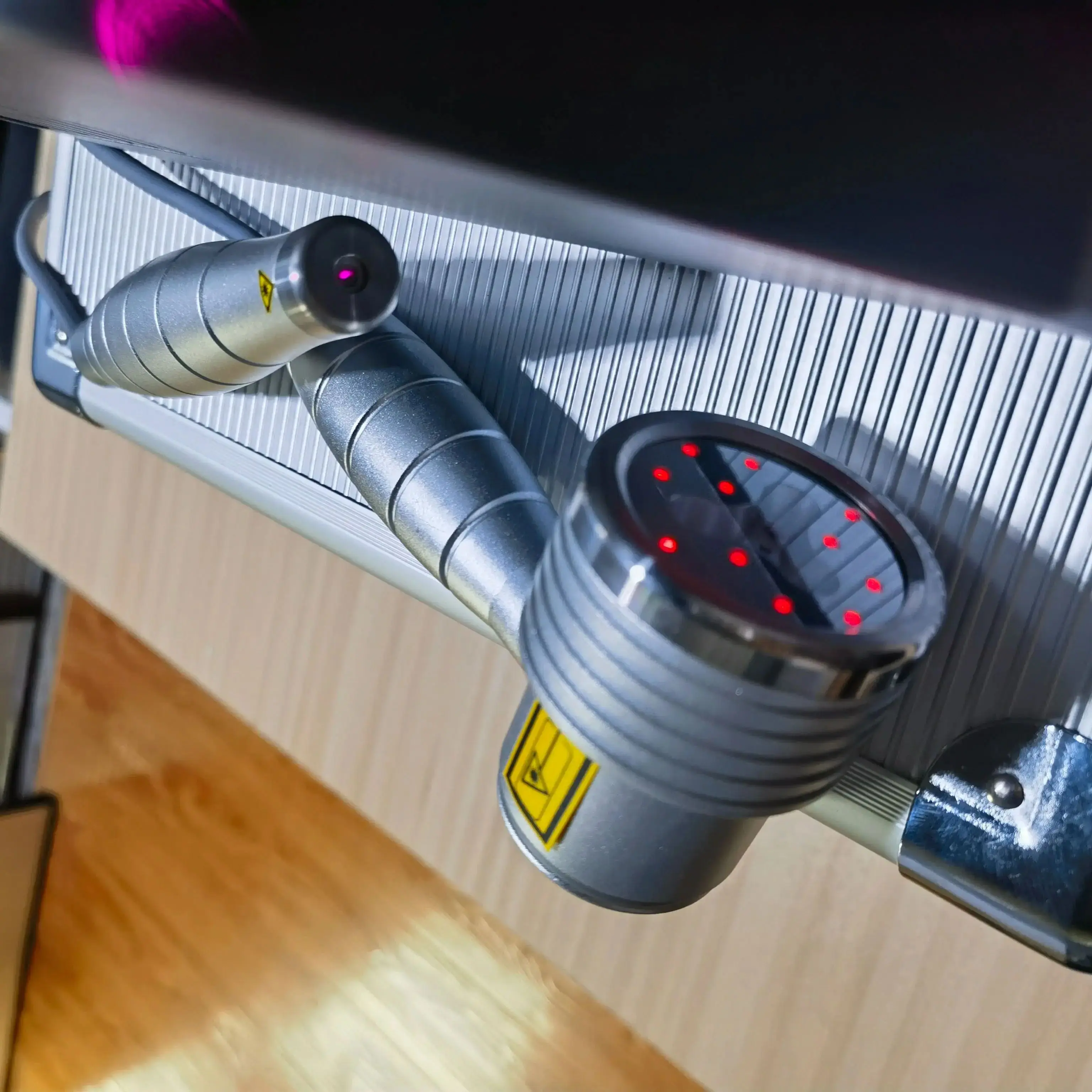 

Инфракрасный лазерный аппарат высокой мощности 5 Вт, 808 нм, профессиональный класс для лечения глубоких тканей и уменьшения запалений