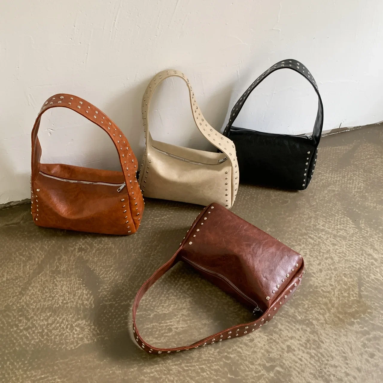 

New Women's Bag 2025 Korean Edition Trendy Fashion Rivet Large Capacity Tote Bag Chain Strap Single Shoulder Crossbody Bag