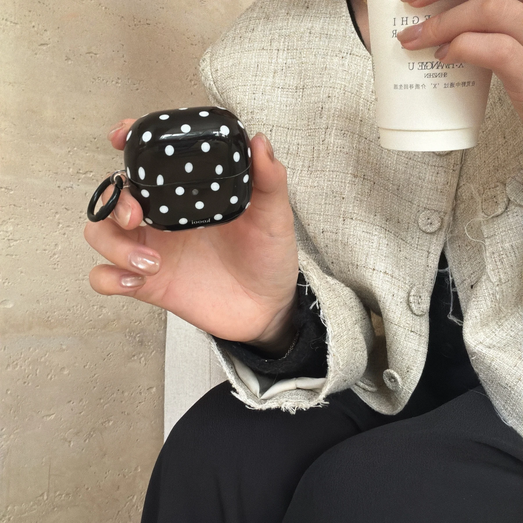 

Fashion White Polka Dot Pattern Black Glossy Protective Earphone Case Suitable for Samsung Galaxy Buds 3Pro/Buds 3/Buds 3FE