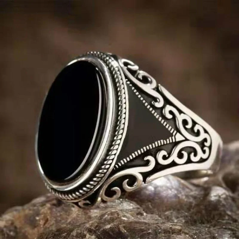 Vintage Punk Silver Color Carved Ring for Men Fashion Metal Inlaid Black Stone Zircon Ring Engagement Wedding Jewelry