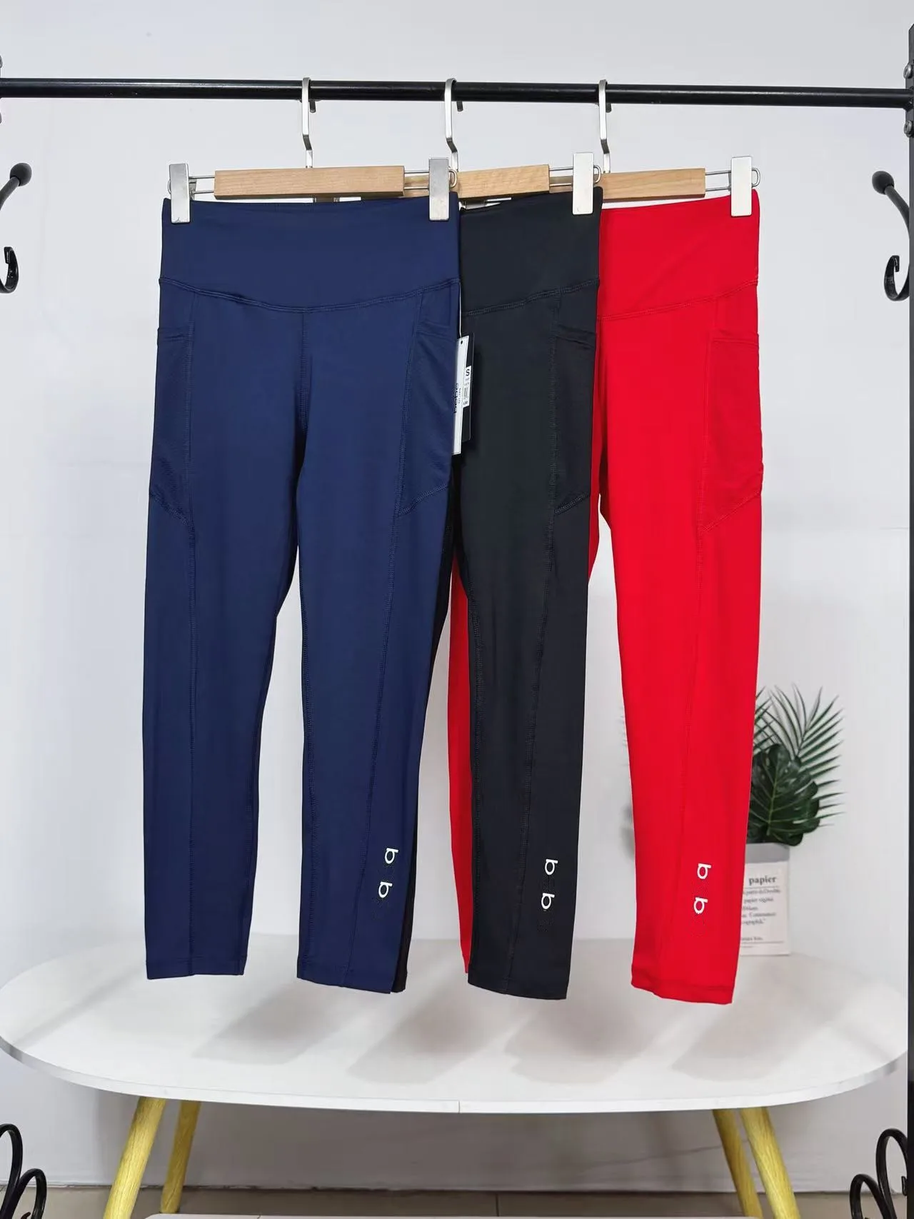 Women's High-Waist Fitness Pants Quick-Dry Breathable Yoga Capri Pants Pocket Design Skin-Friendly Ultra-Comfortable
