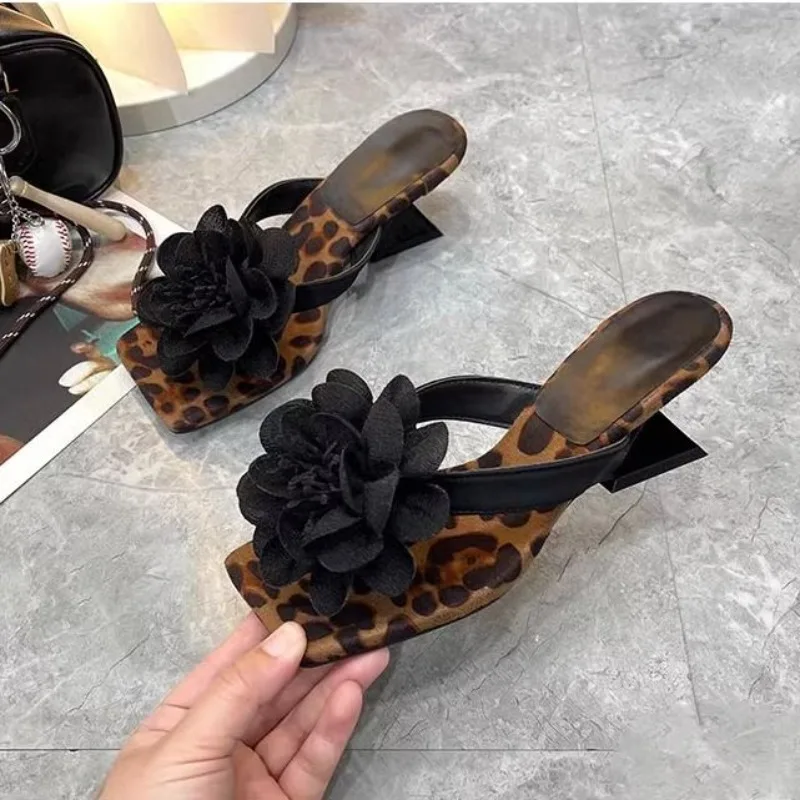 

Trendy 2026 Spring Female Animal Design Sandals Block Heel Medium Height Low Profile Floral Pattern Summer Chic