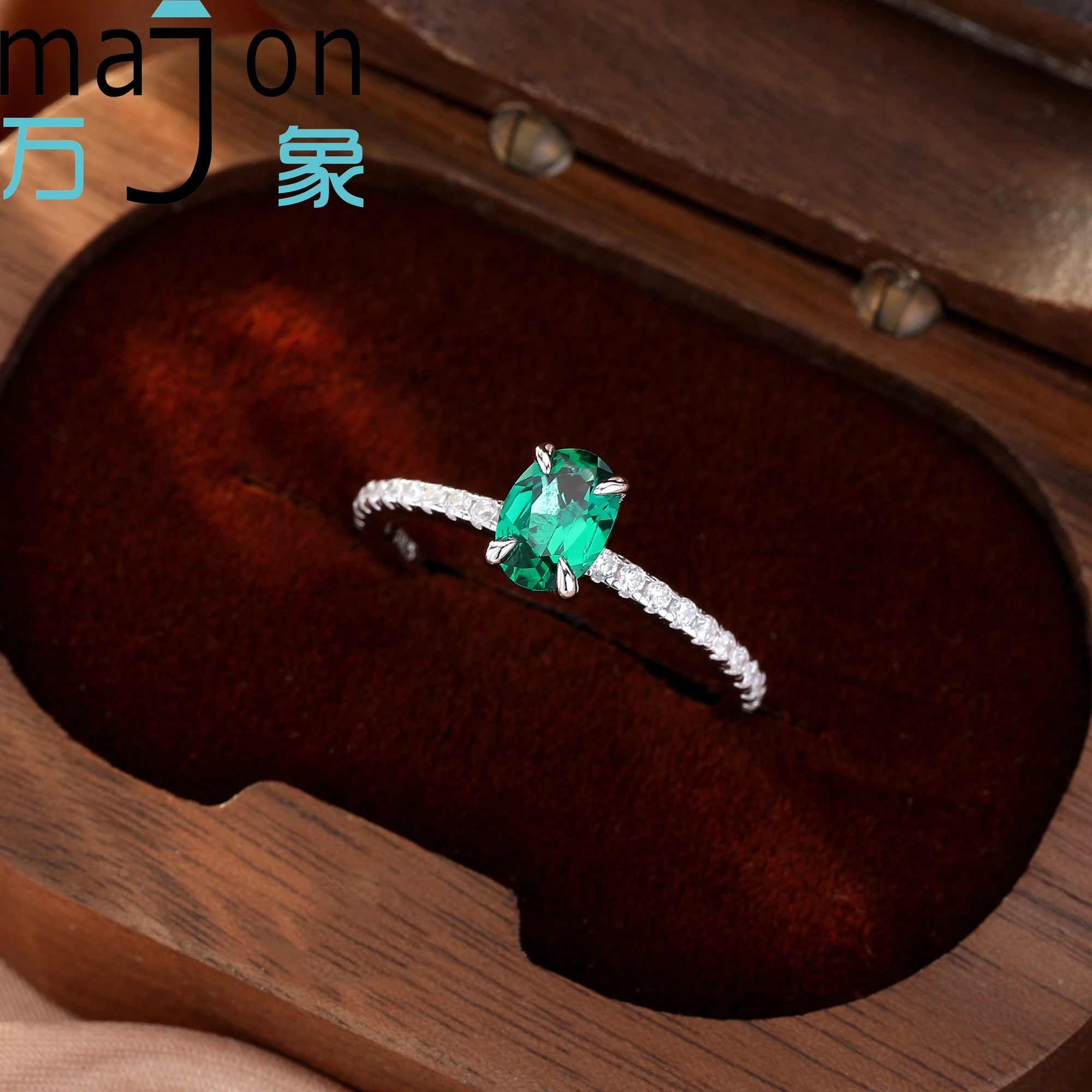 

Women's Minimalist Claw Setting Lab Diamond Zambian Emerald Egg-Shaped 5*7mm 0.69ct Silver-Plated Daily Wear Jewelry