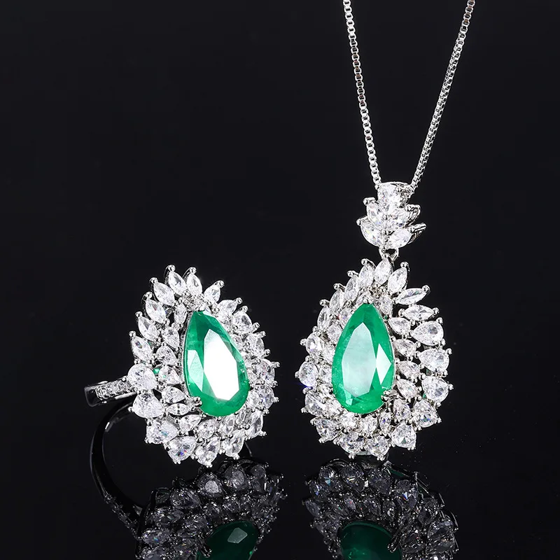 

Jewelry Luxury Inlaid Fashion Jewelry Set Emerald Diamond Pendant Ring Main Stone 8*14