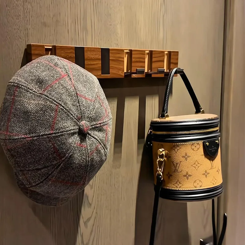 

No punching of continuous row hooks, strong load-bearing door, rear hanger, coat and hat rack.