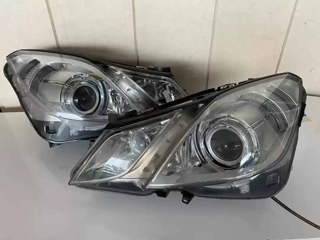 

Car Front Headlamp Headlight DRL Daytime Running Light for Mercedes Benz 207 Turn signal