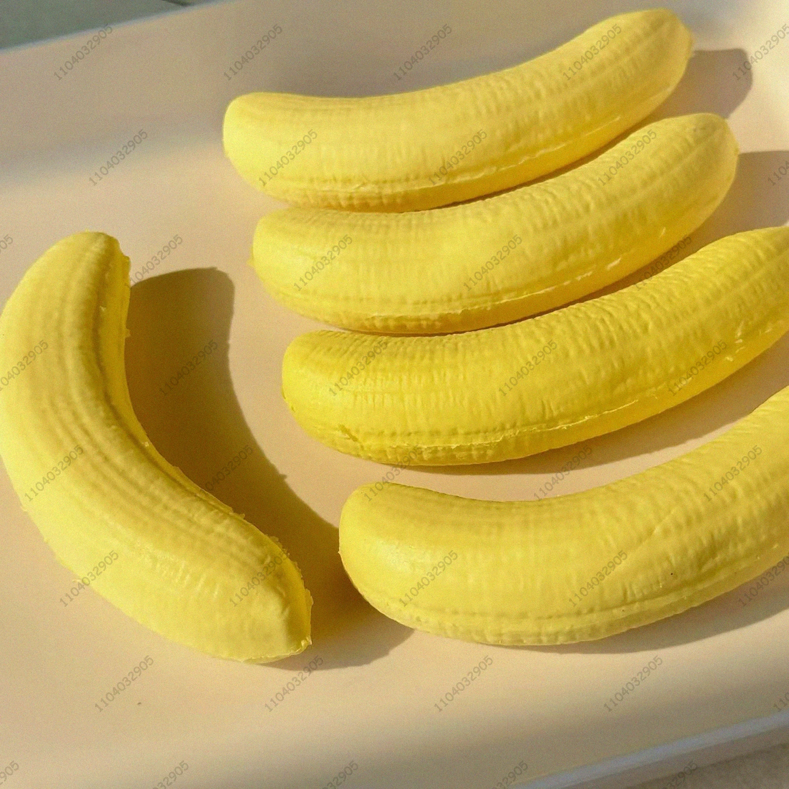 Giocattolo Squishy di banana sbucciata Lento aumento Realistico Polpa di banana Agitarsi Giocattolo Sensiale Schiuma antistress per adulti Bambini Divertimento Decorazioni da scrivania