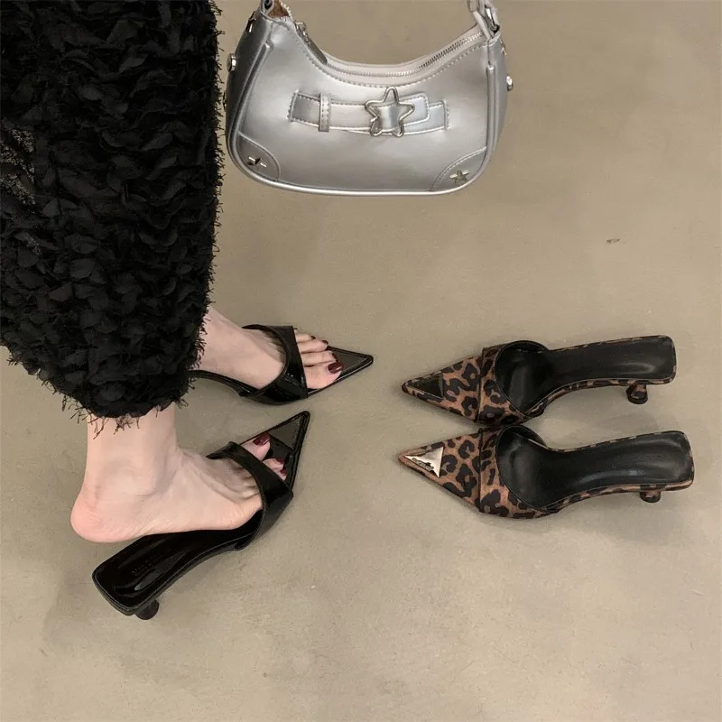 

French Niche Pointed-toed Cool Slippers Outside Women's Shoes 2025 New Summer with Skirts Leopard Print High-heeled Sandals