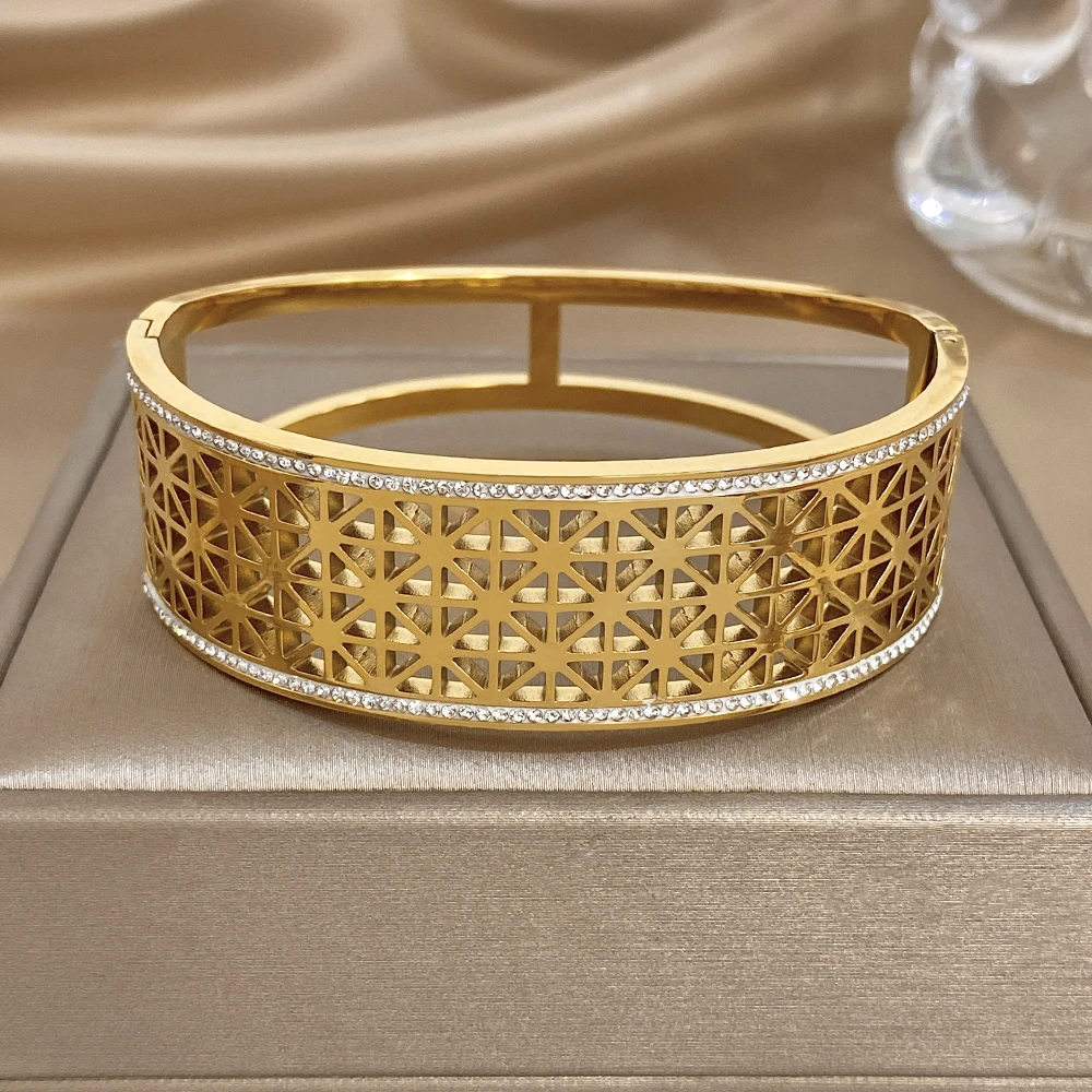 

DODOHAO Elegant Grid Rhinestone Stainless Steel Bracelet for Women Geometric Waterproof Wide Bracelet Casual Jewelry Accessories