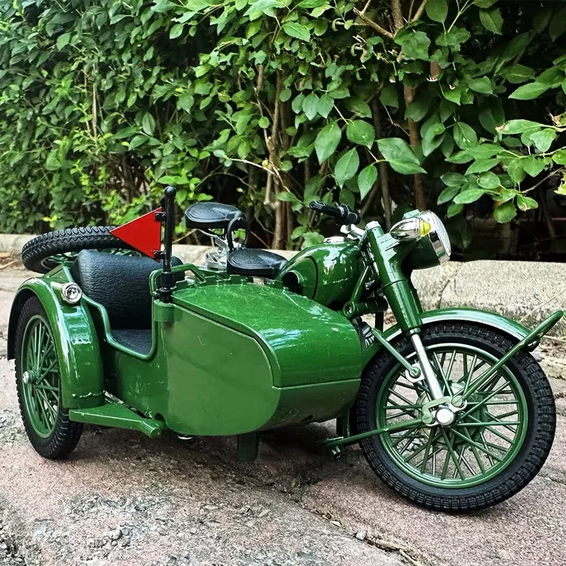 

1/10 Alloy Classic Side-car Motorcycle Model Diecast Metal Retro Military Tricycle Motorcycle Model Sound and Light Kid Toy Gift