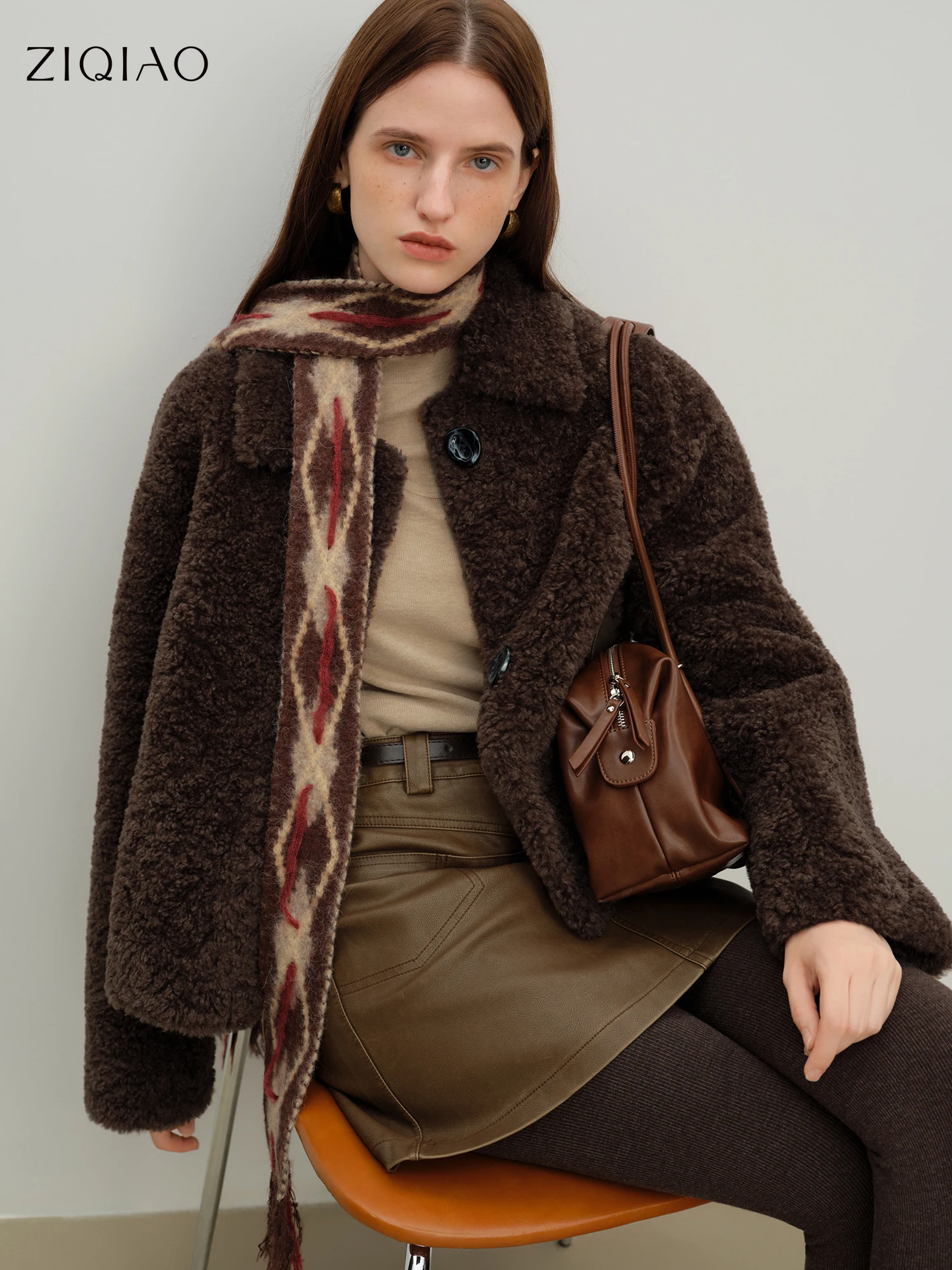

ZIQIAO Women's 2025 Winter New Brown Faux Lambswool Cropped Coat Warm Vintage Commuting Chic Hot Girls Temperament