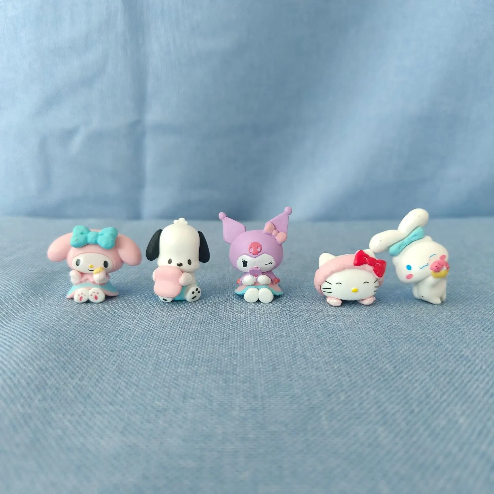 Figuras de acción de Sanrio para niños, juguetes de Pochacco, Cinnamoroll, adorno de escritorio, regalo de cumpleaños, 5 piezas