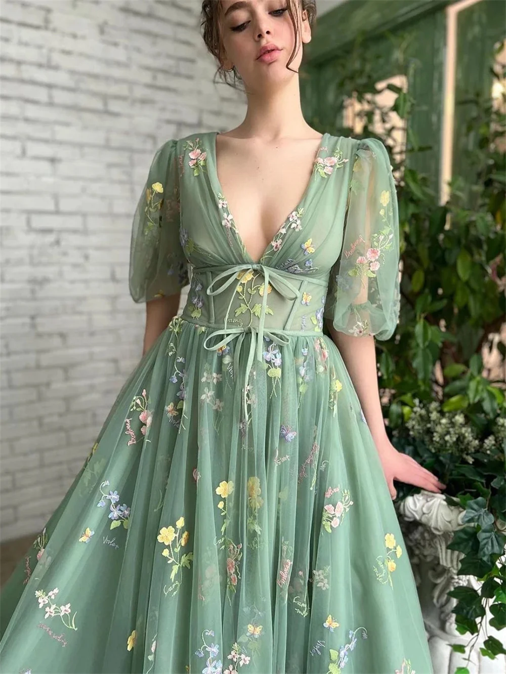 A-Line Green Embroidery Lace Prom Dresses V-Neck Puff Sleeves Long Party Gowns Open Back Tulle Evening Dresses Robes De Soirée