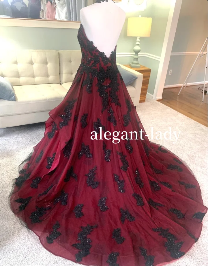 Burgundowe gotyckie średniowieczne suknie ślubne Vintage na szyję bez rękawów czarne koronkowe aplikacje suknie ślubne o linii A długie niestandardowe