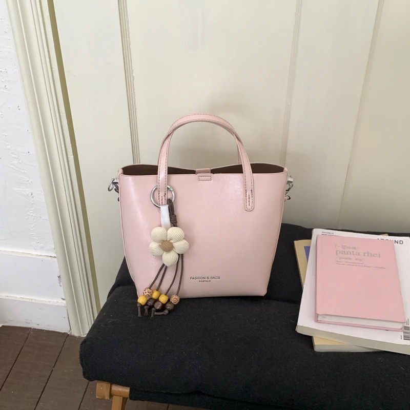 

Exquisite Solid Color PU Zipper Shoulder Bags on Sale 2026 High Quality Sweet Crossbody Bag High Capacity Design Female Bags