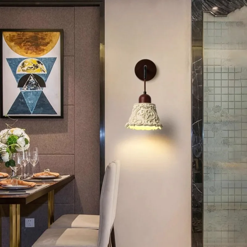 

Retro Romantic Style Bedroom Bedside Lamp Antique Creative Living Room Wall Lamp French Luxury Aesthetic Hotel Atmosphere Lamp