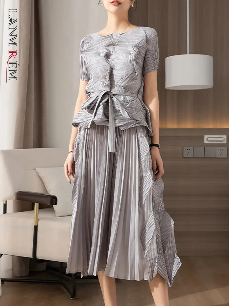 LANMREM Diamond Pleated 2 Pieces Set For Women Round Neck Short Sleeves Belt Tops High Waist Spliced Fold Skirts 2024 2YA1393