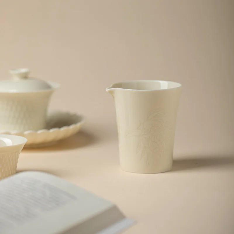 

Dehua Ceramic Gongdao Cup Tea Brewing Single Tea Divider Tea Sea Gong Dao Bei