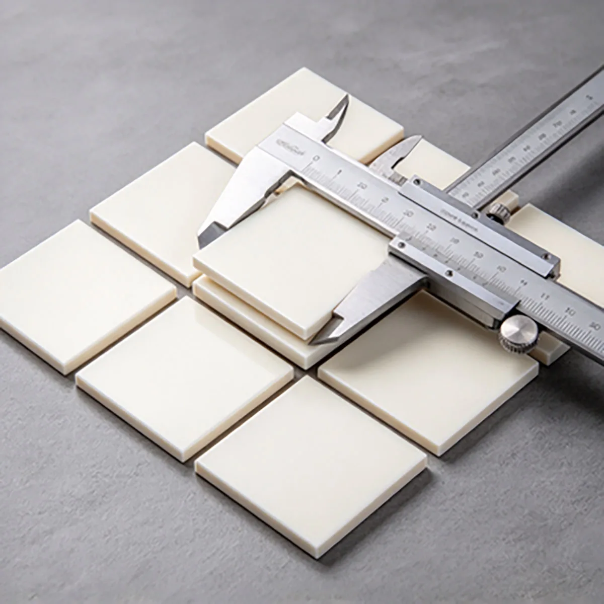 99% Alumina Corundum Ceramic Sheet, High Temperature Resistant Insulation Plate for Electronic Components