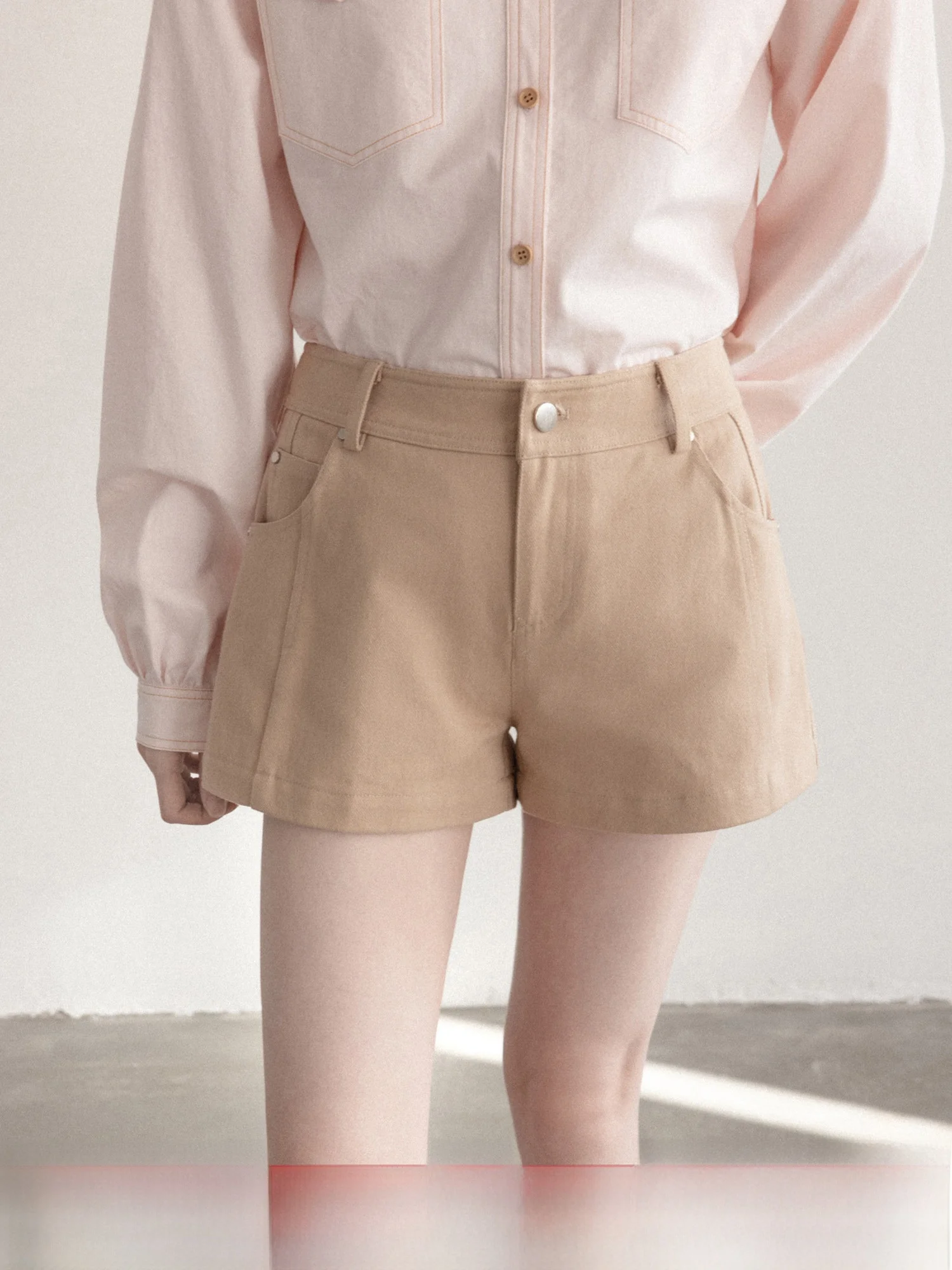 

Khaki High Waist Straight Leg Casual Pants Women's Spring 2026 Versatile Shorts Casual Style Simple Pattern Cotton Material