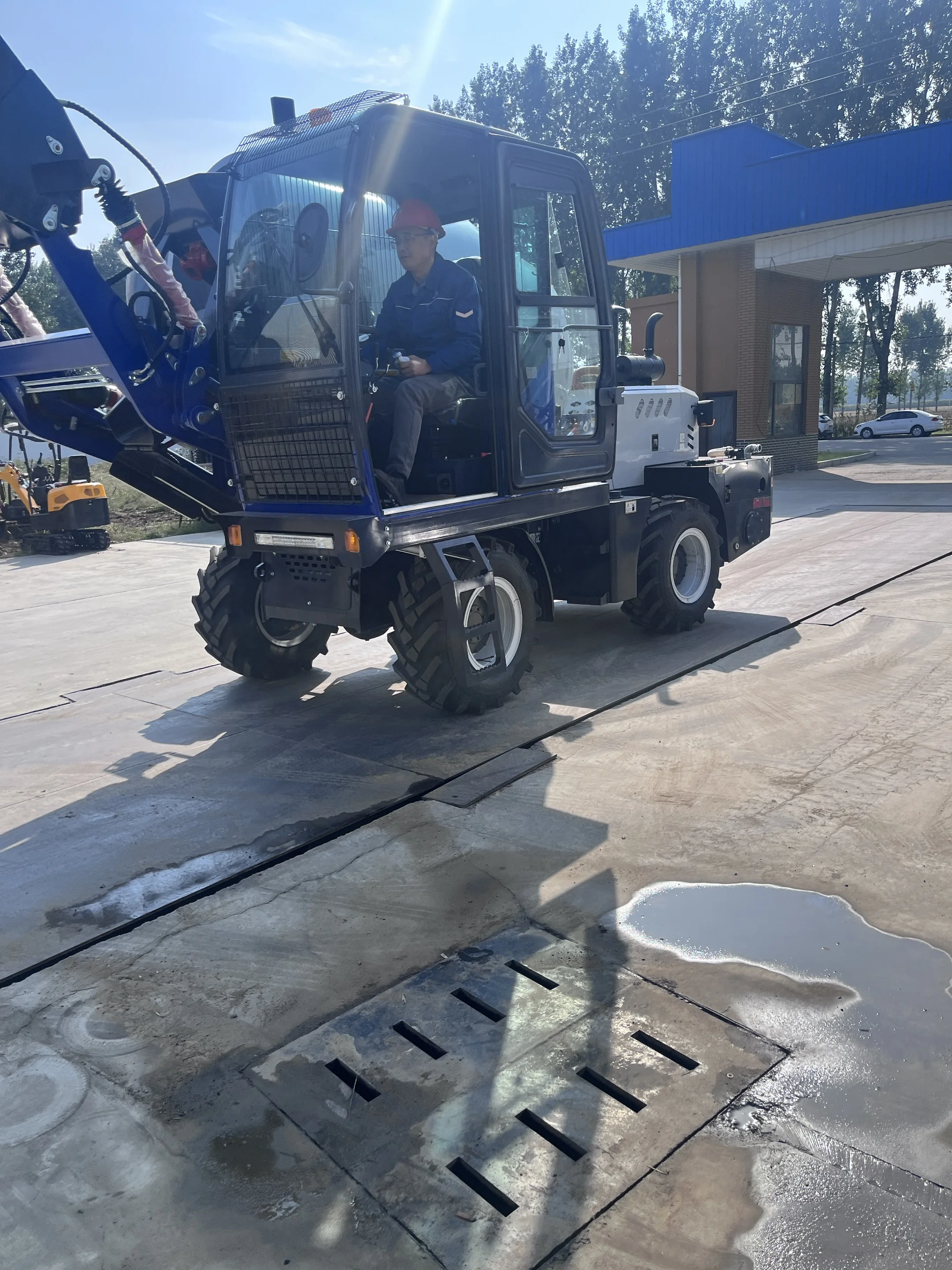 مبيعات شاحنة خلط الخرسانة من نوع جديد بسعة تغذية شاحنة الخلاط الصغيرة الخرسانية