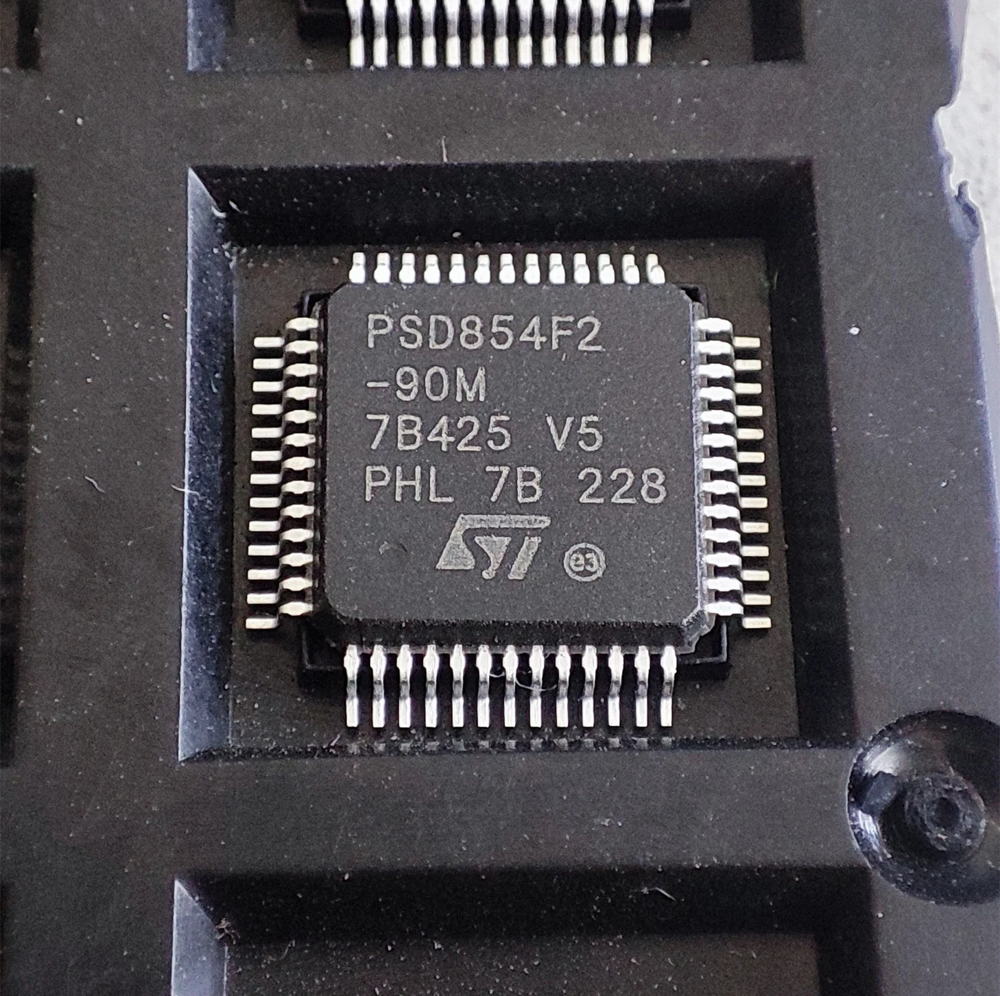 1~10pcs/lot PSD854F2-90M 90MI QFP52 PSD954F2-90MI 100% Brand New Original.