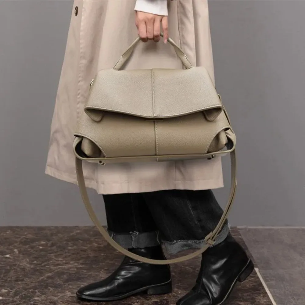 

Y2K female designer leather buckle handbag, minimalist urban style, super pleated, powerful outfit, 2025 spicy girl tote bag