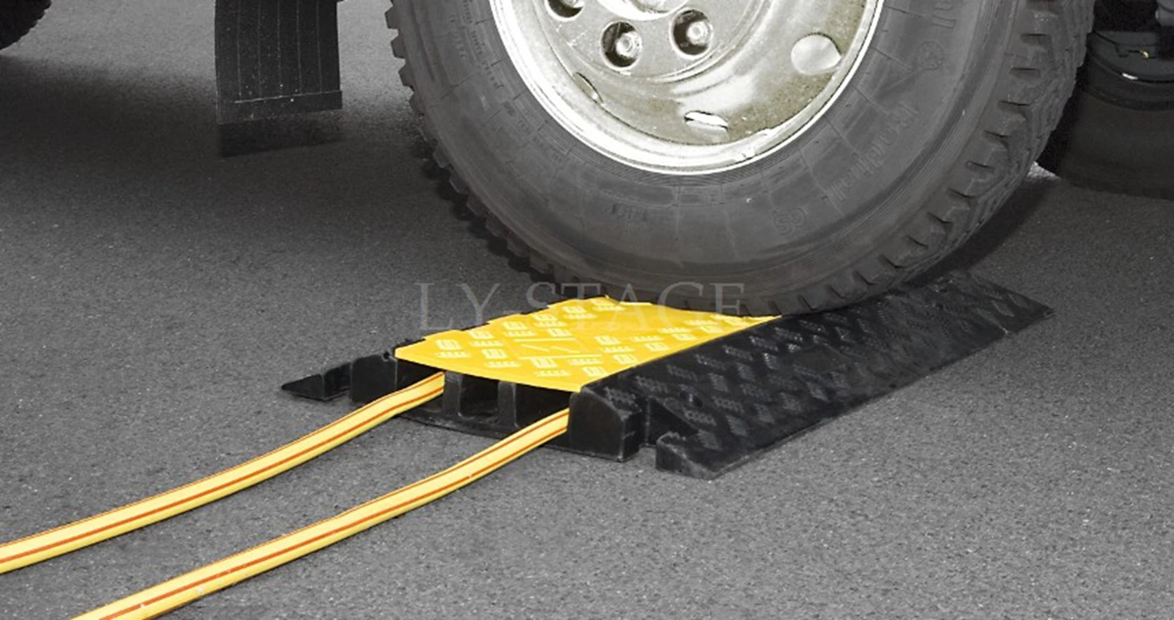 3 Channel Heavy Duty Pvc Ramp Rubber Cable Cross Protector