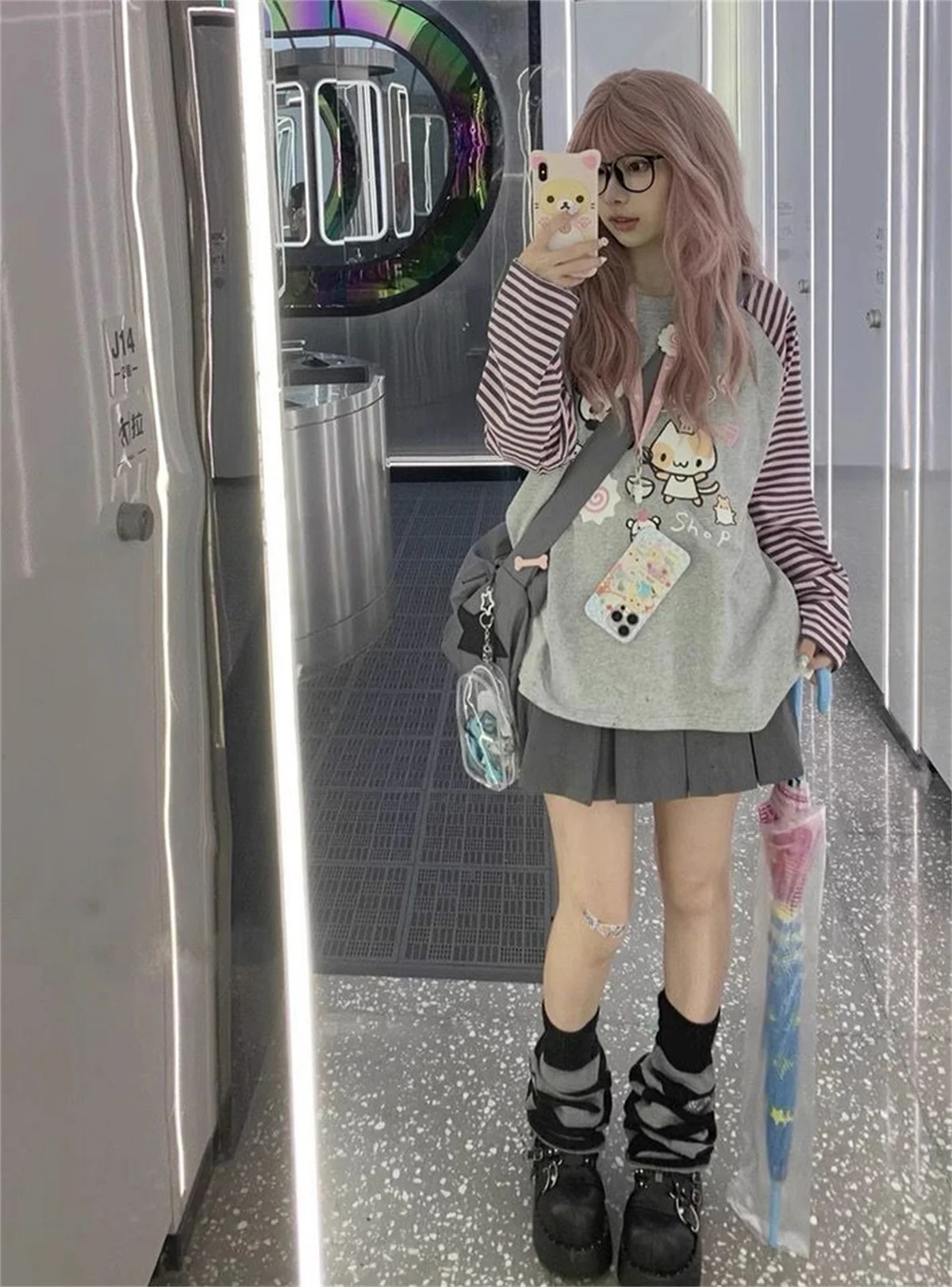 グレーピンクストライプパンダプリント長袖シャツ Y2k 漫画日本原宿かわいいルーズパーカー女性春の新しい Tシャツ