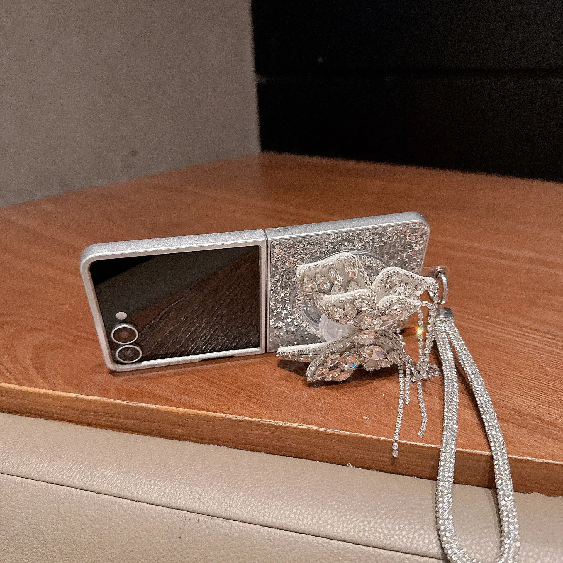 

Big Butterfly Phone Case For Samsung Galaxy Z Flip 7 6 5 4 Protective Back Cover For ZFlip5 ZFlip6 ZFlip7 Case Shell